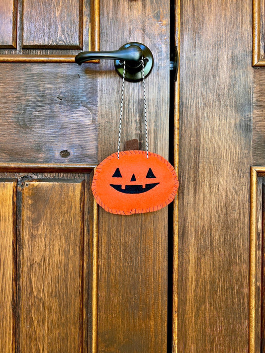 Happy Pumpkin Hanger